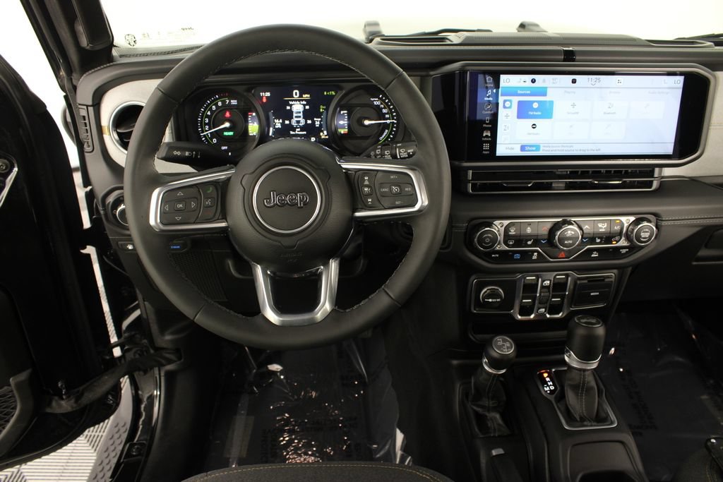 Used 2025 Jeep Wrangler Unlimited Sahara AWD/4WD image 10