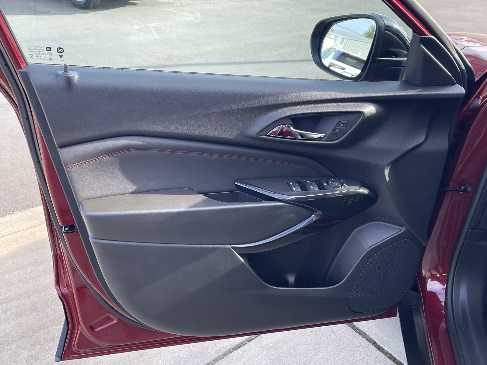 Used 2024 Chevrolet Trax RS w/ Sunroof Package FWD image 17