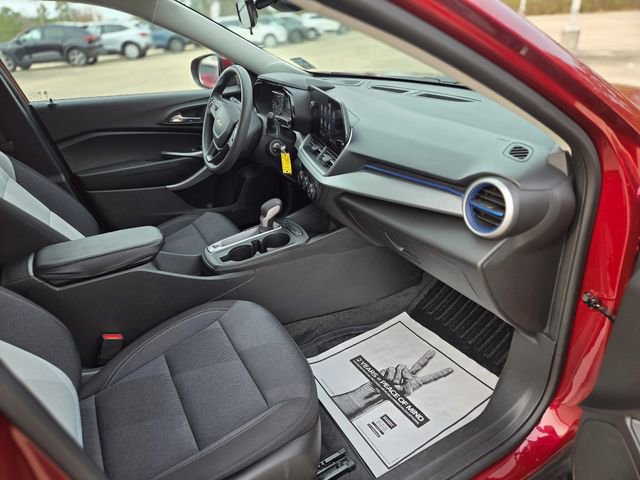 Used 2025 Chevrolet Trax LS w/ LS Convenience Package image 15