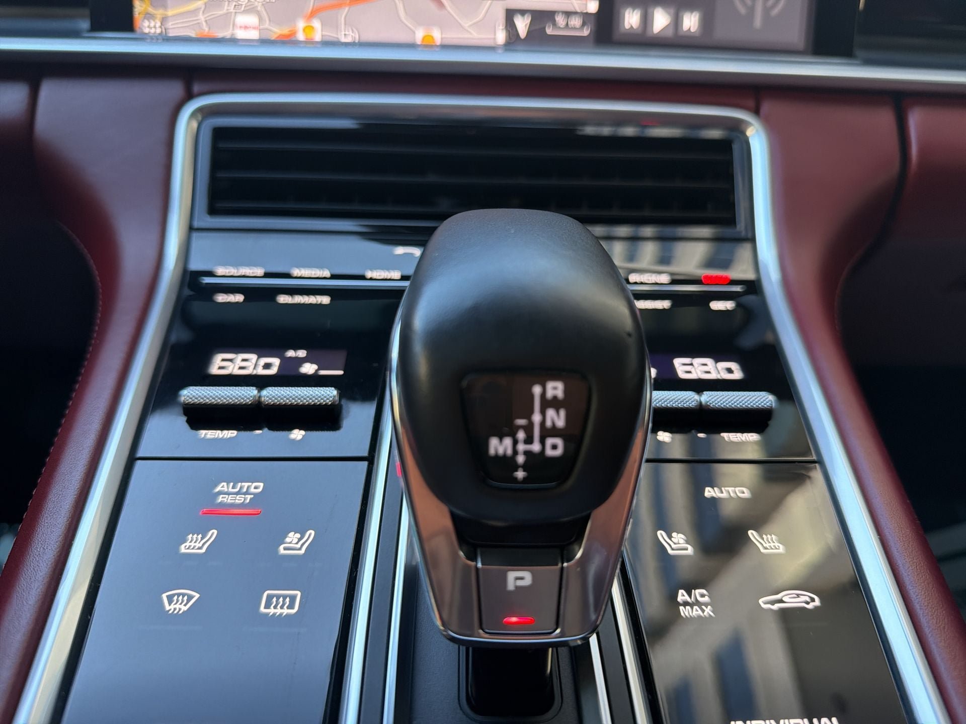 Used 2018 Porsche Panamera RWD image 17