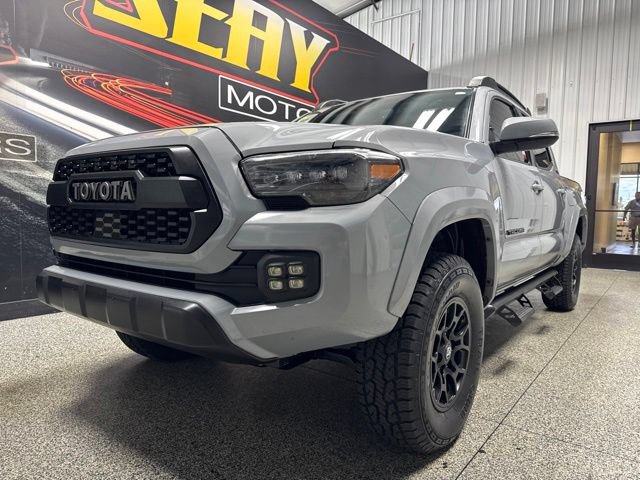 Used 2021 Toyota Tacoma SR5 w/ Technology Package AWD/4WD image 2