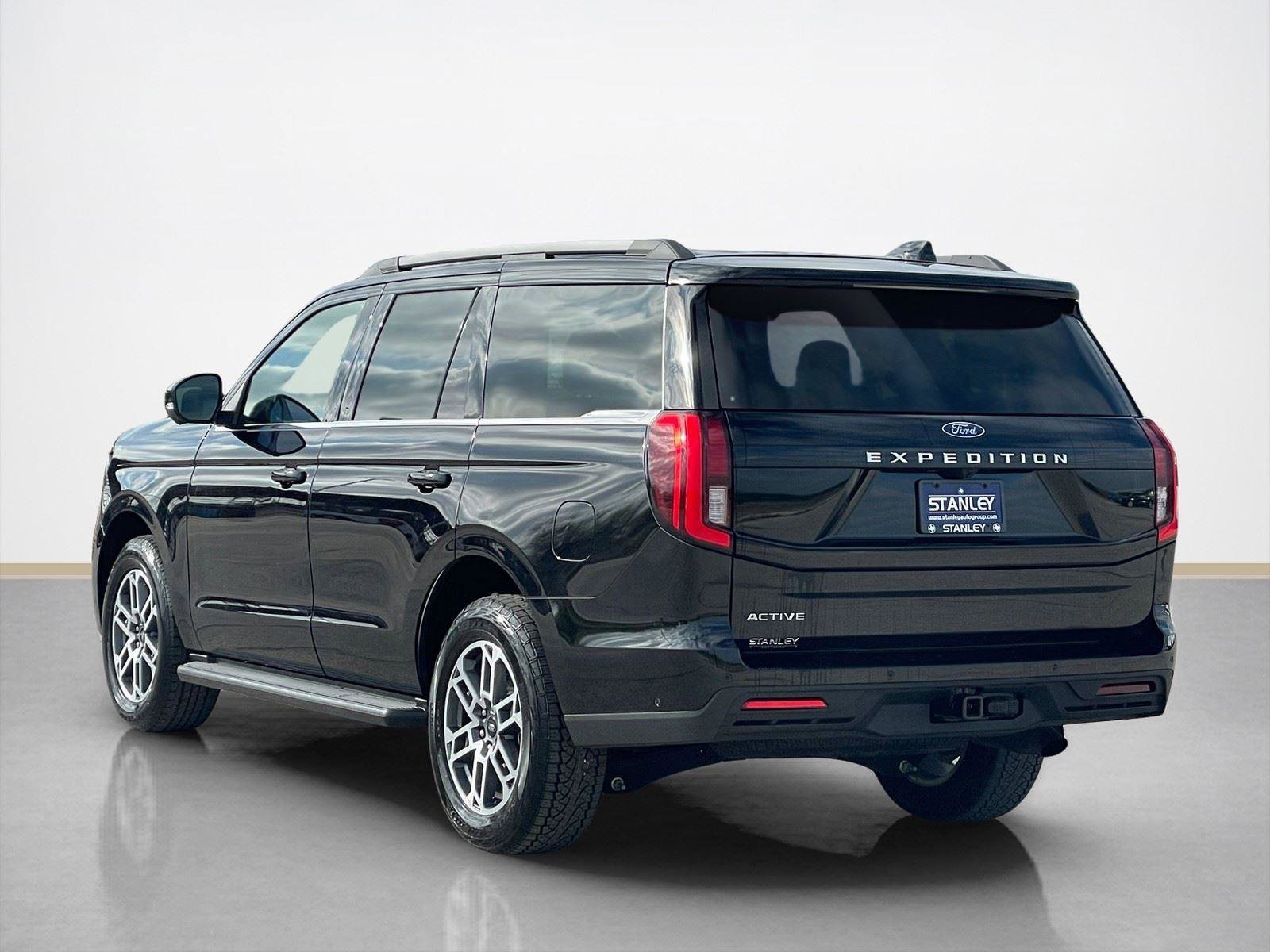 Used 2025 Ford Expedition Active AWD/4WD image 5