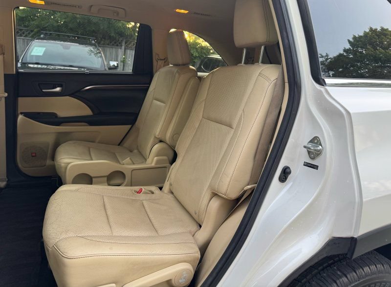 Used 2014 Toyota Highlander Limited AWD/4WD image 18