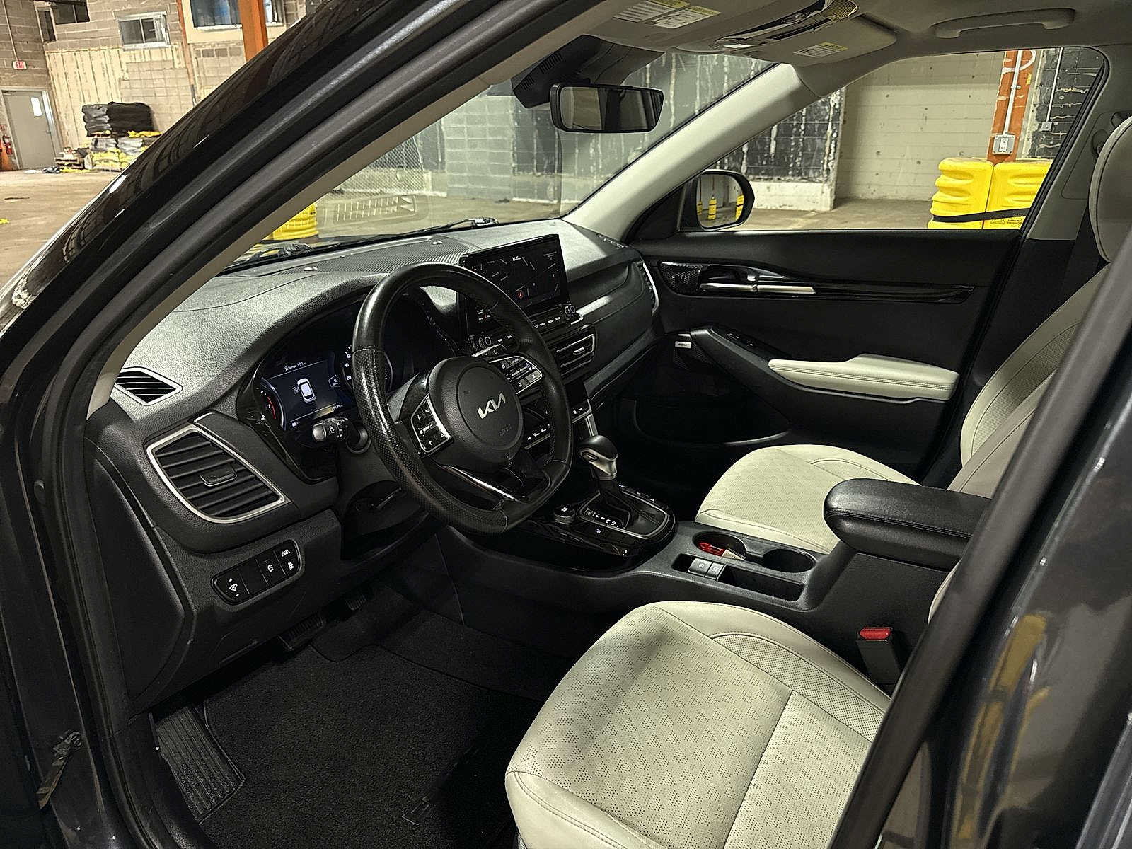 Used 2022 Kia Seltos SX w/ Sunroof Package AWD/4WD image 30