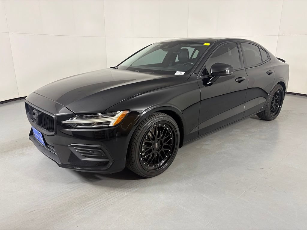 Used 2020 Volvo S60 T5 Momentum FWD image 4