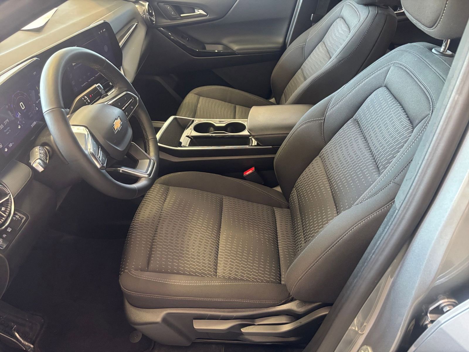 Used 2025 Chevrolet Equinox LT FWD image 27