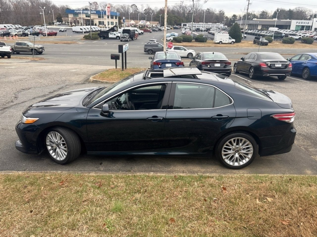 Used 2020 Toyota Camry XLE image 5