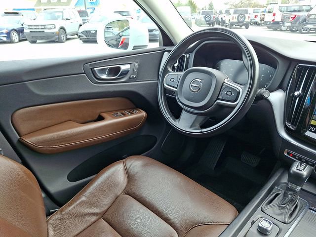 Used 2018 Volvo XC60 T6 Momentum w/ Advanced Package image 14