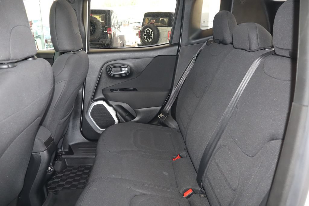 Used 2019 Jeep Renegade Latitude FWD image 33