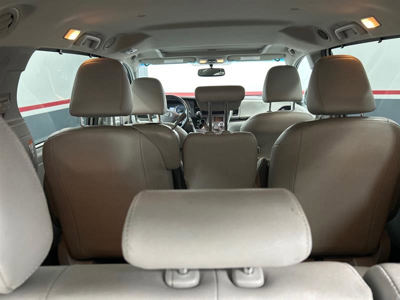 Used 2015 Toyota Sienna XLE image 14