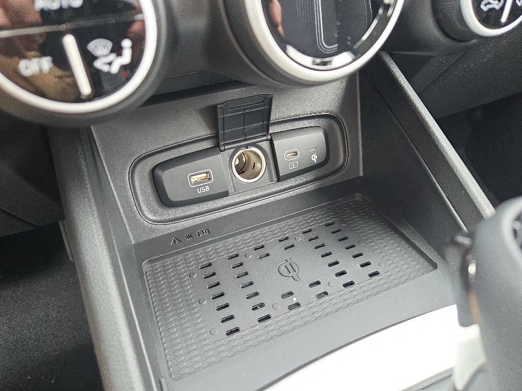 New 2026 Hyundai Venue SEL FWD image 40