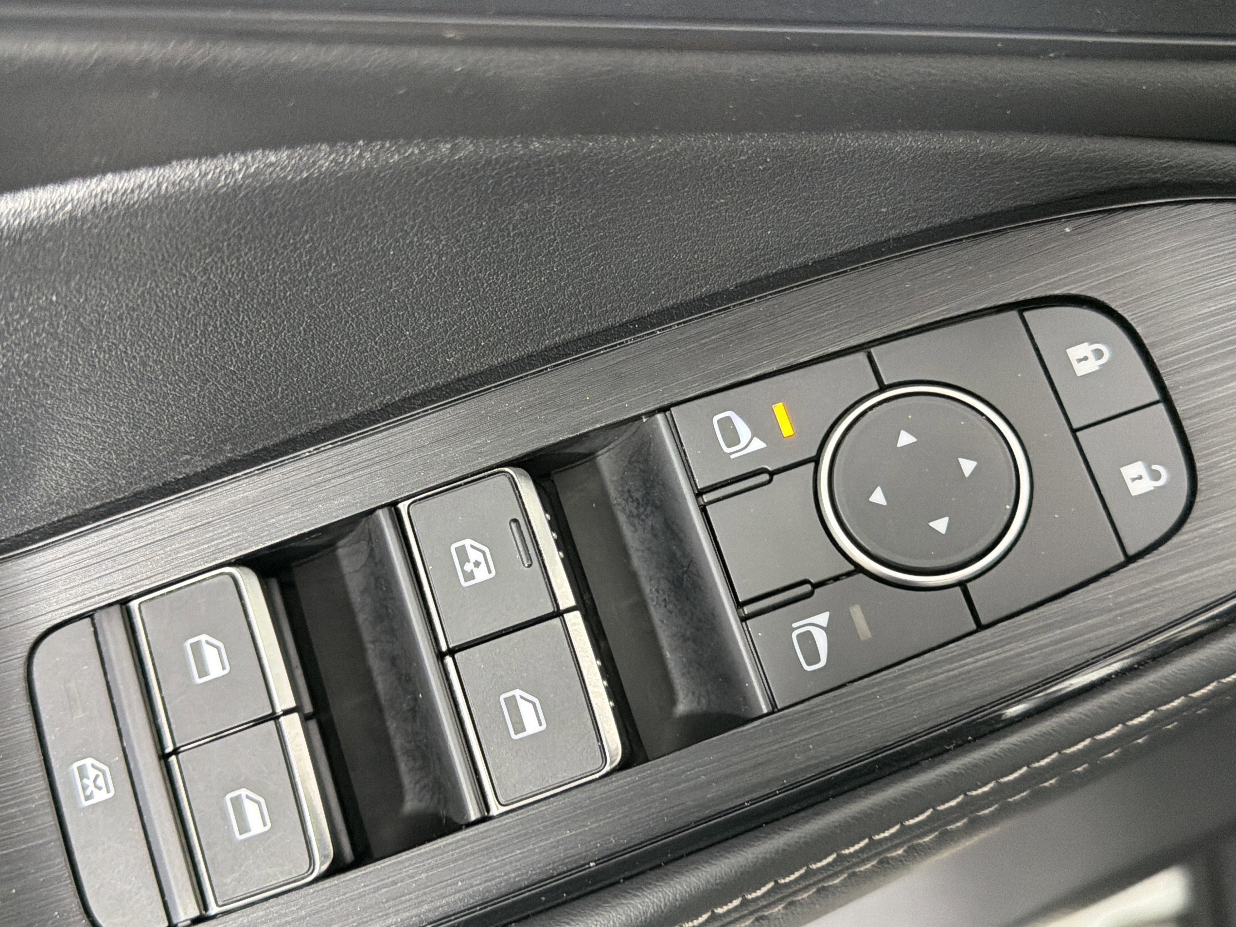 Used 2023 Nissan Rogue SL image 8