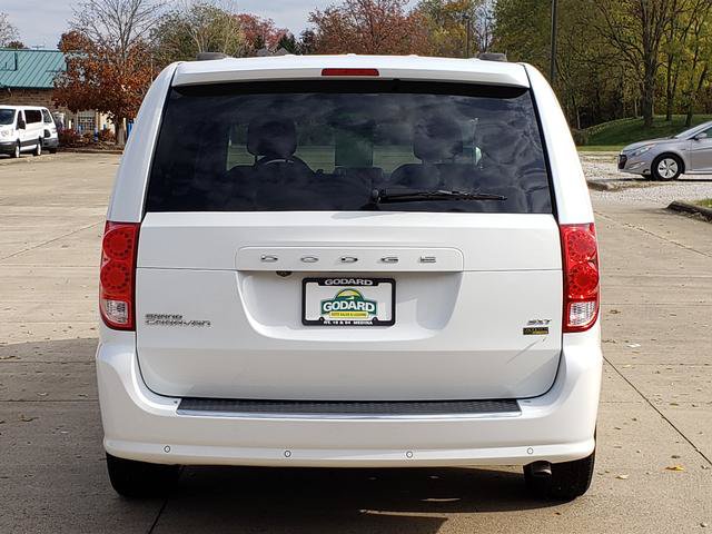 Used 2016 Dodge Grand Caravan SXT w/ Rear Park Assist Package FWD image 4