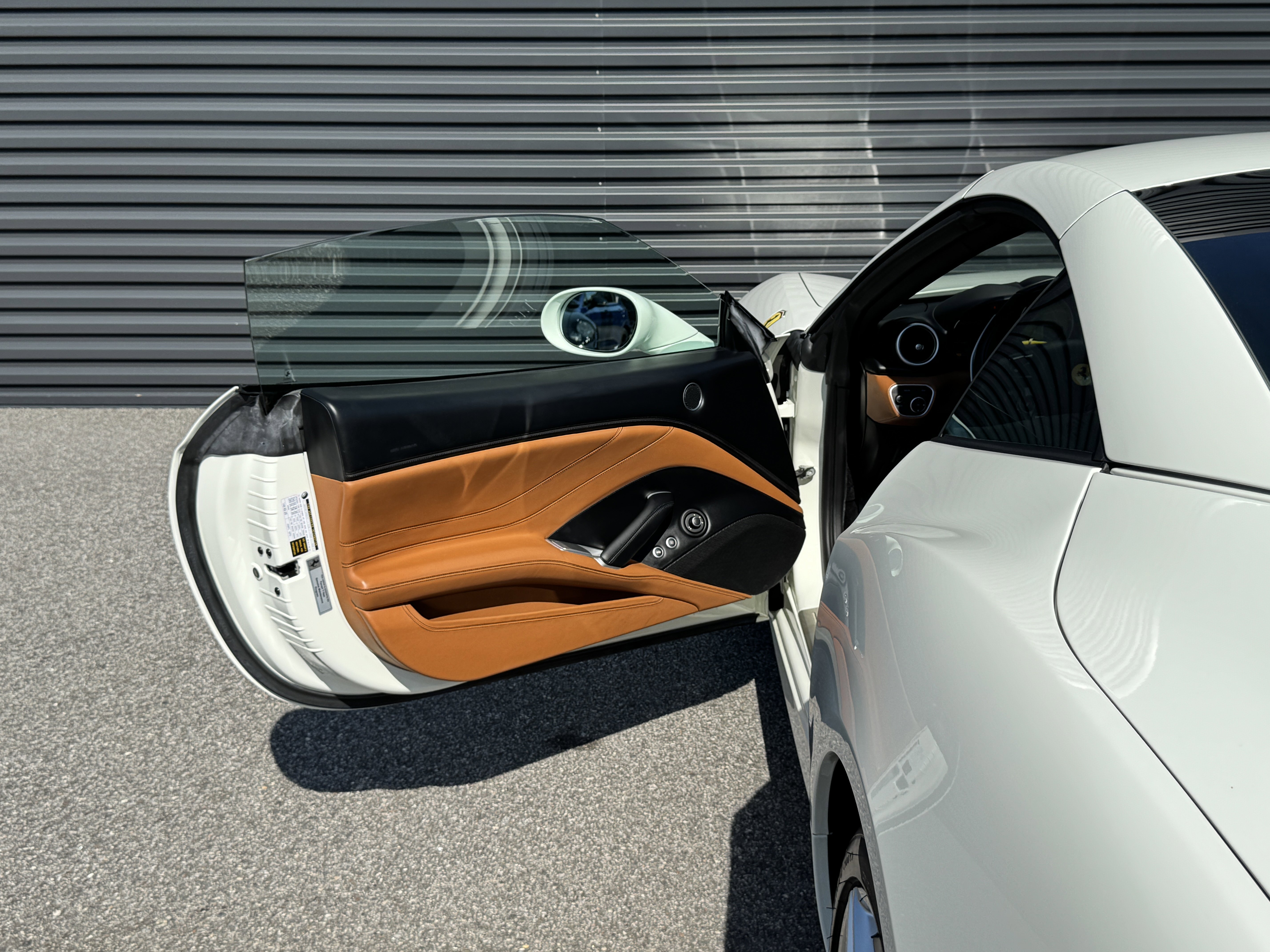 Used 2017 Ferrari California T image 39