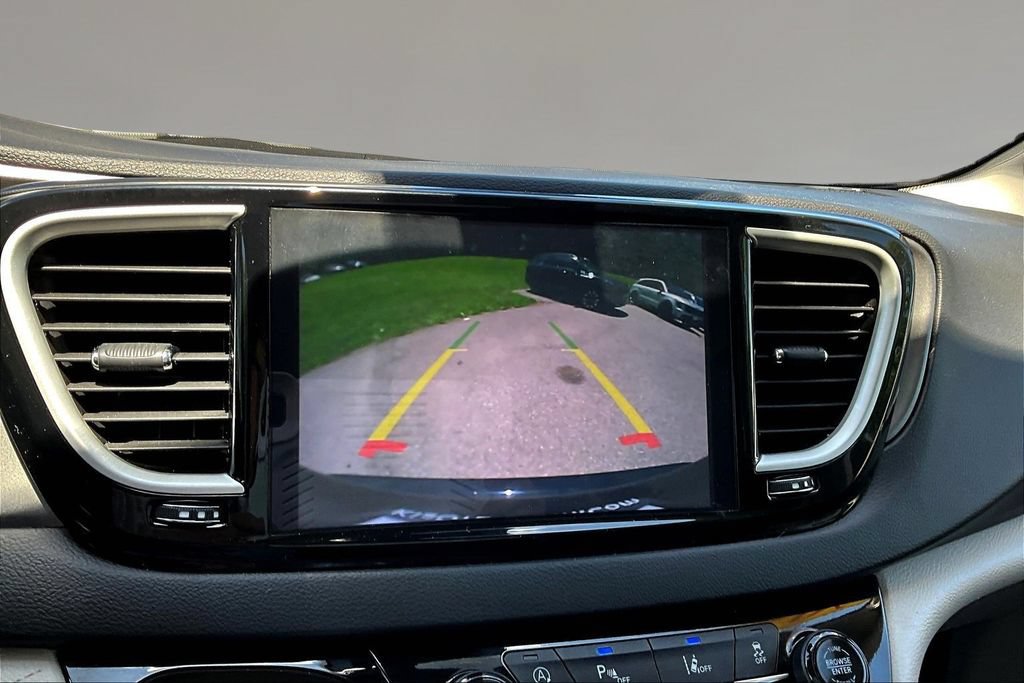 Used 2024 Chrysler Pacifica Touring-L FWD image 13