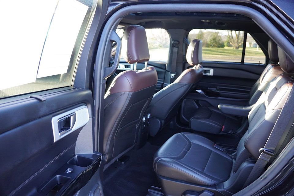 Certified 2022 Ford Explorer Platinum w/ Equipment Group 601A image 17