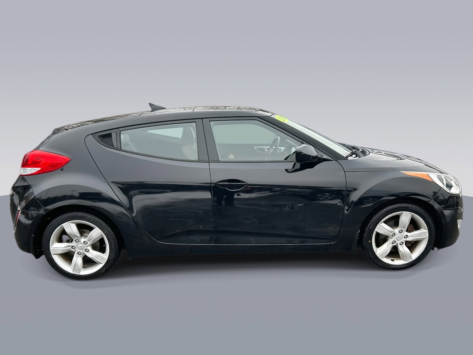 Used 2014 Hyundai Veloster w/ Style Package 02 image 2