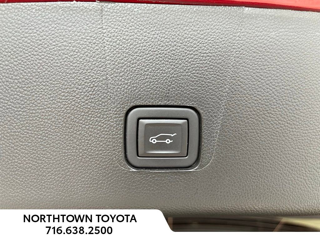 Used 2023 Chevrolet Traverse LT image 22