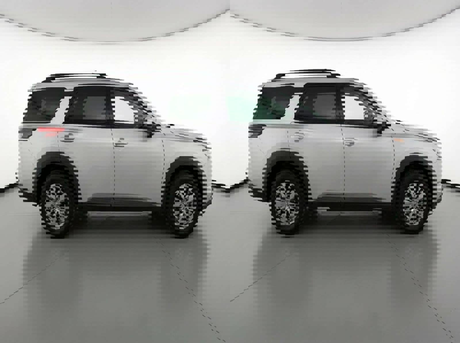 Used 2025 Nissan Pathfinder SV image 8