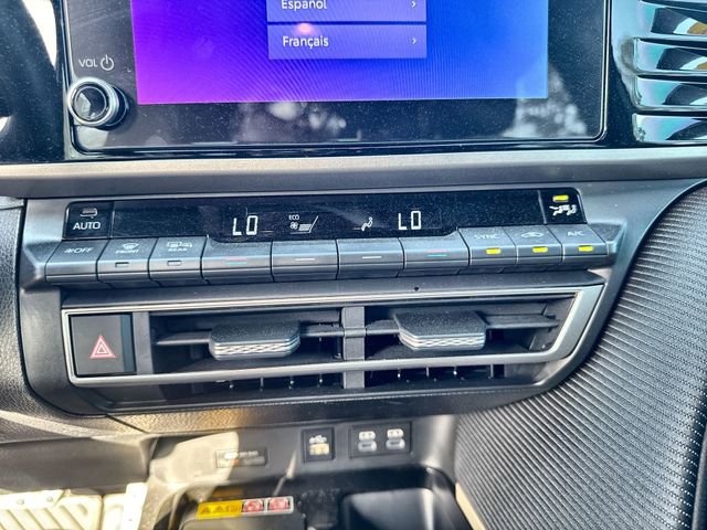 Used 2025 Toyota Camry SE w/ Convenience Package image 27