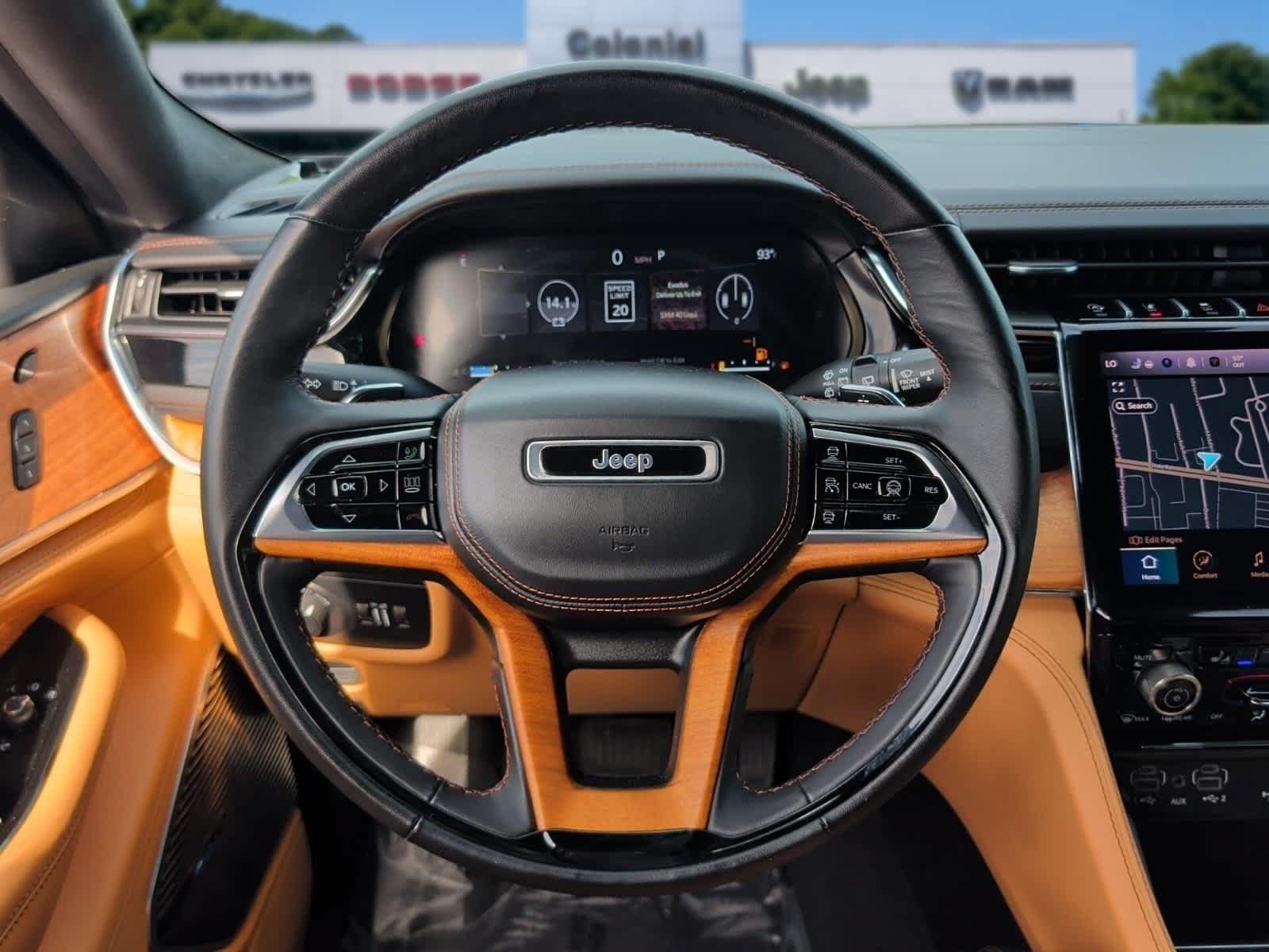 Used 2023 Jeep Grand Cherokee Summit AWD/4WD image 17