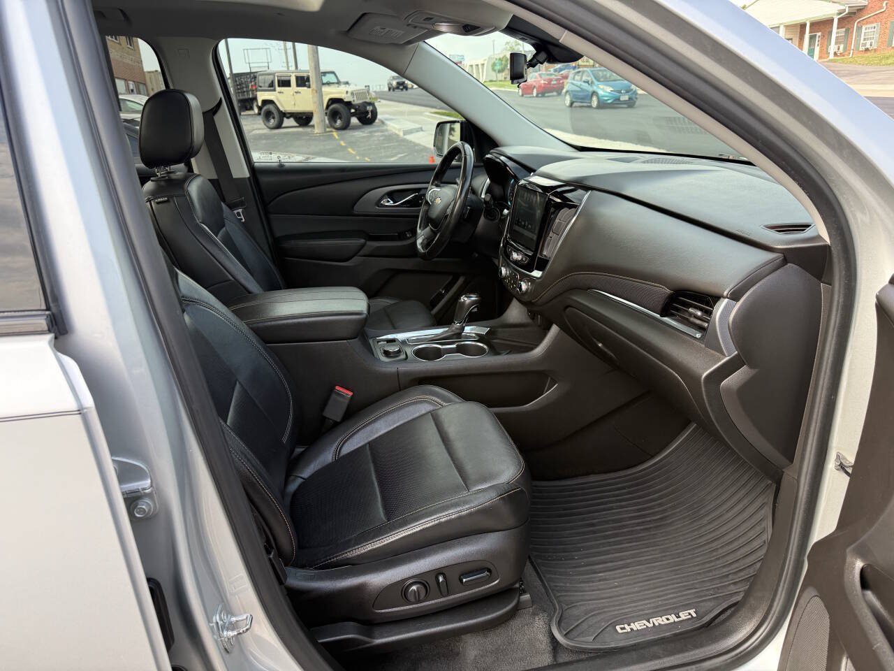 Used 2019 Chevrolet Traverse Premier w/ Redline Edition FWD image 9