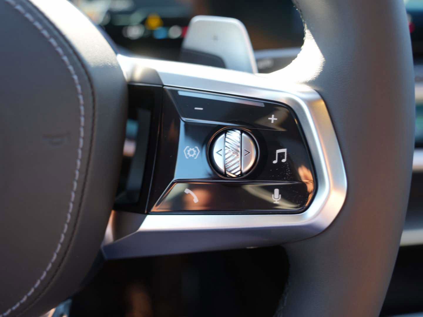 Used 2025 BMW 760i xDrive w/ Executive Package image 21