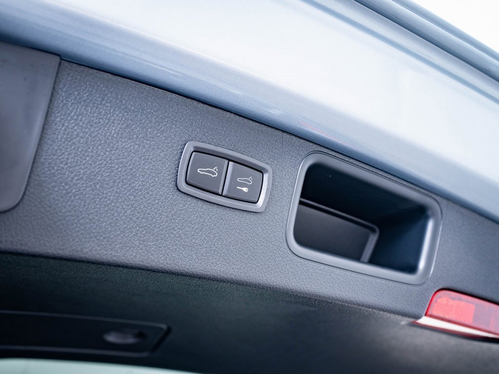 Certified 2025 Porsche Macan image 19