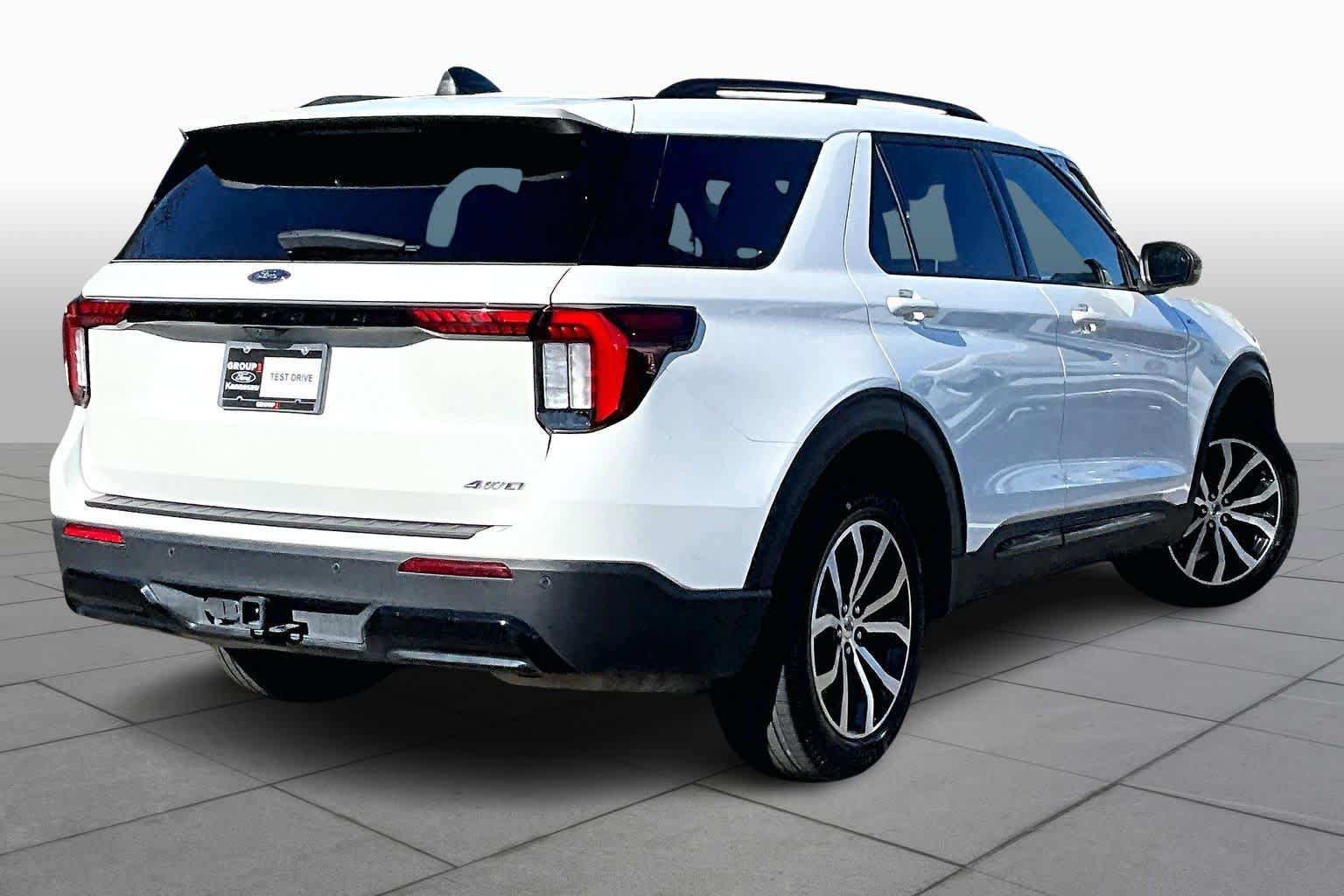 Used 2025 Ford Explorer ST-Line AWD/4WD image 13