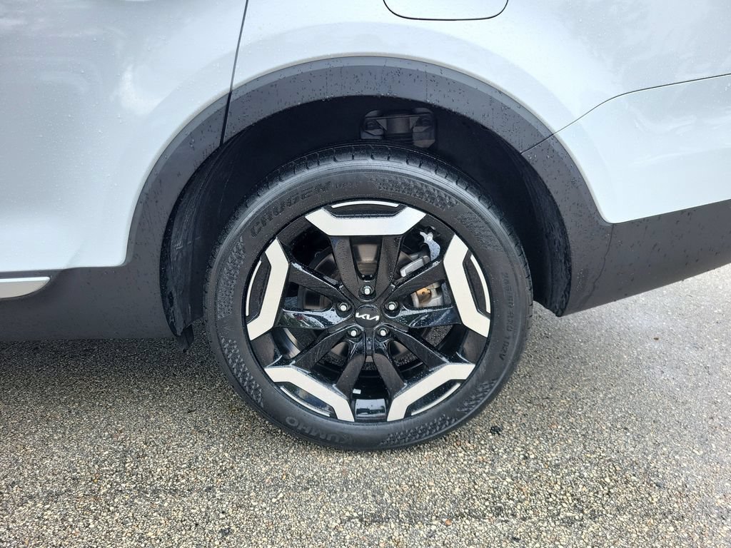 Certified 2024 Kia Telluride EX w/ EX Captain's Chair Package FWD image 12