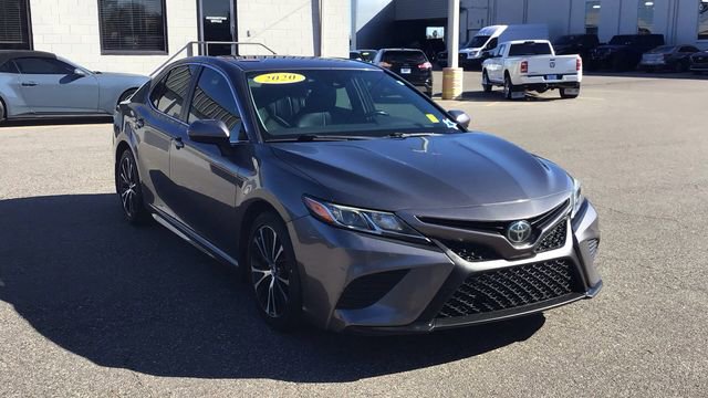 Used 2020 Toyota Camry SE image 3