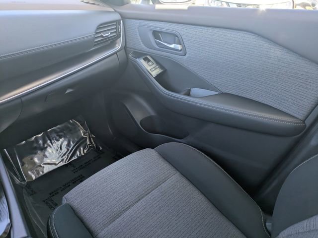 Used 2023 Nissan Rogue SV image 14