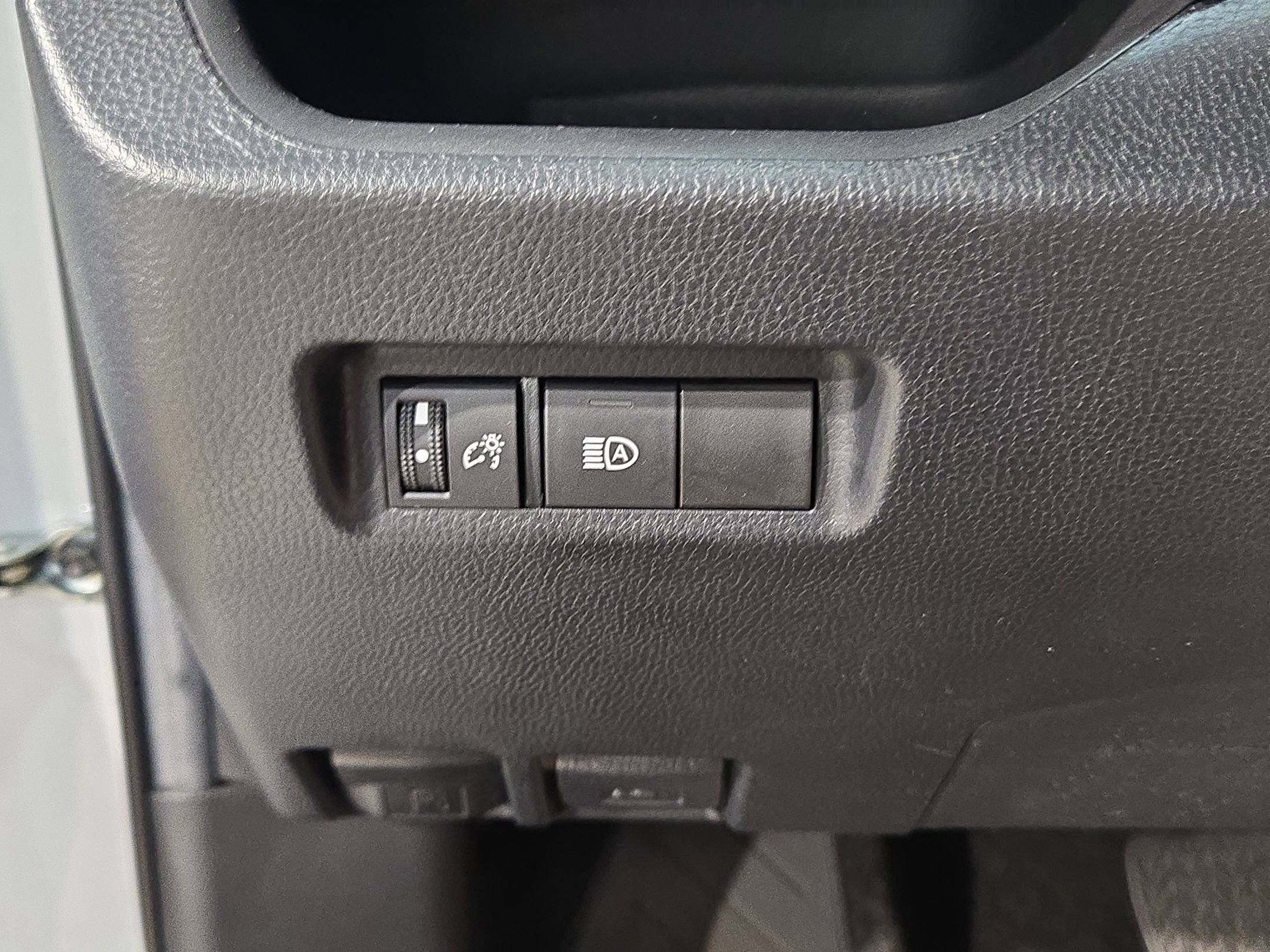 Used 2022 Toyota RAV4 LE FWD image 24