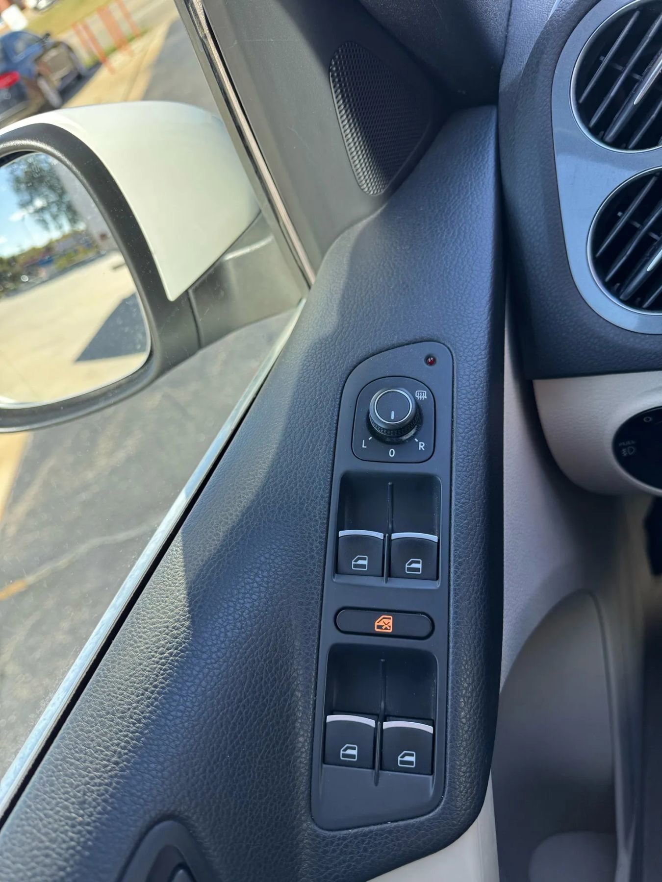 Used 2016 Volkswagen Tiguan R-Line image 11