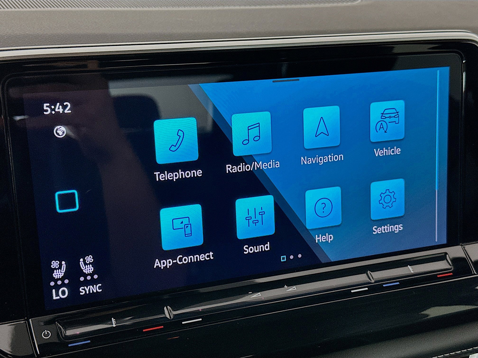 Used 2025 Volkswagen Atlas Cross Sport SE image 21