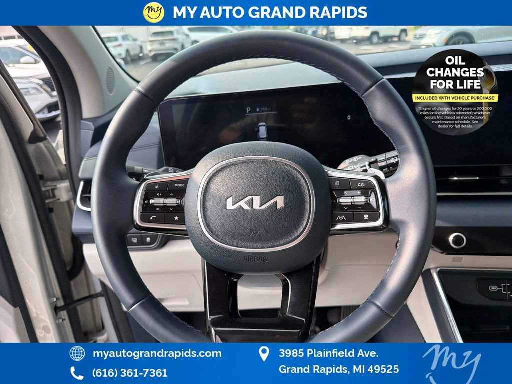 Used 2025 Kia Carnival EX FWD image 14