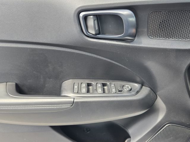 Certified 2025 Hyundai Venue Limited FWD image 24