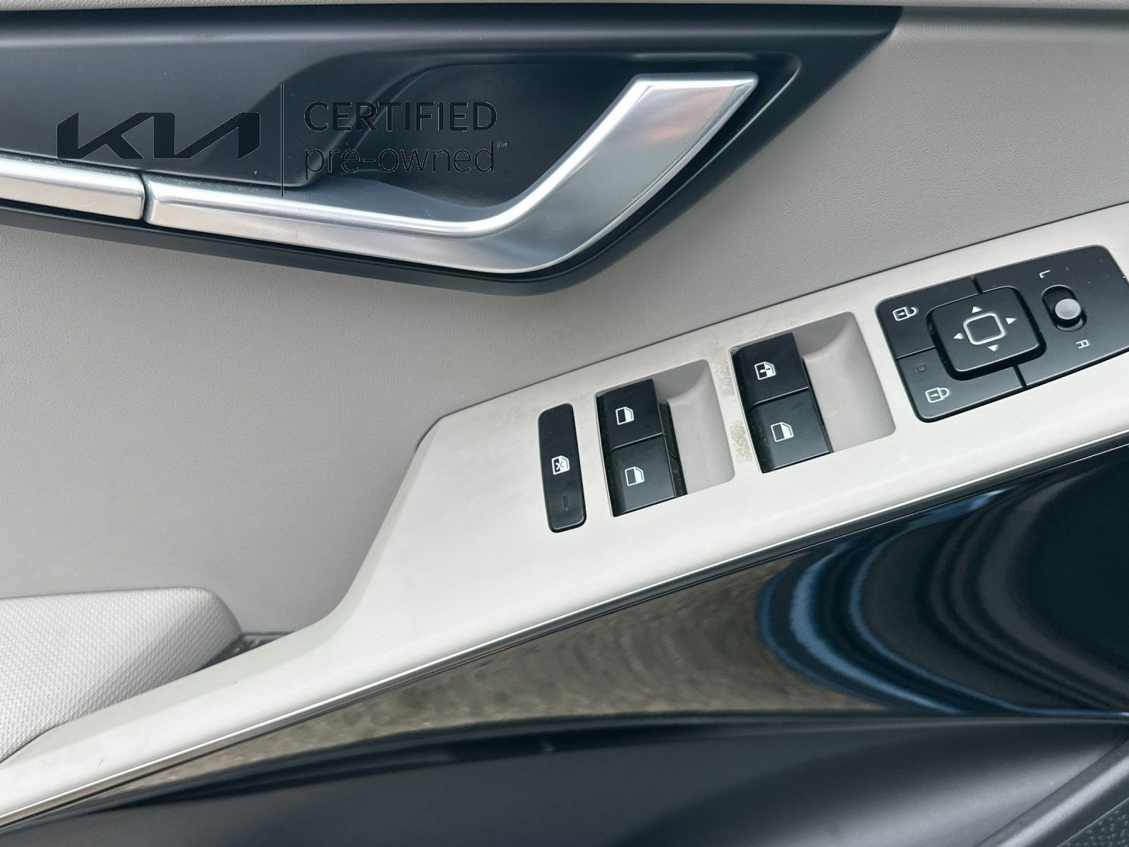 Certified 2023 Kia Niro Wind w/ Wind Preserve Package FWD image 12