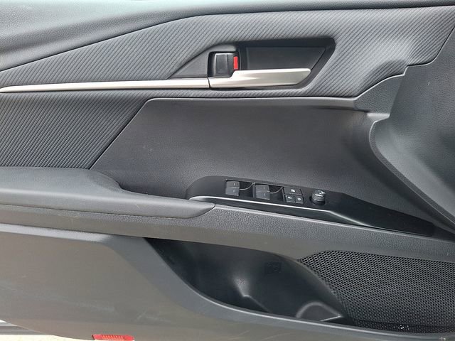Used 2025 Toyota Camry SE FWD image 13