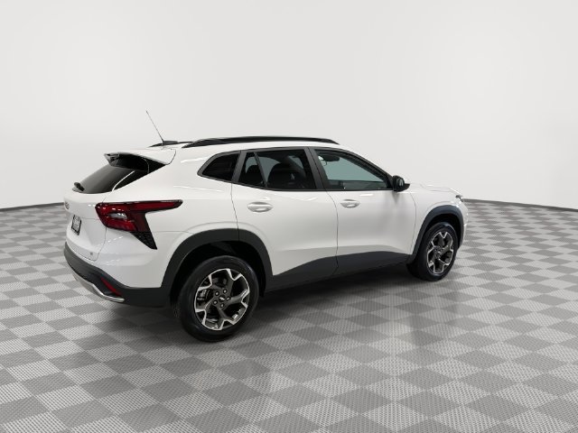 New 2026 Chevrolet Trax LT w/ LT Convenience Package FWD image 11