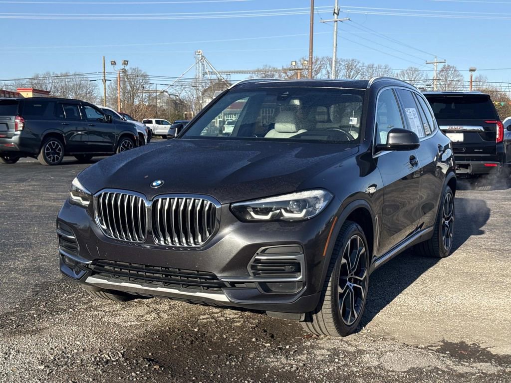 Used 2023 BMW X5 sDrive40i w/ Premium Package image 3