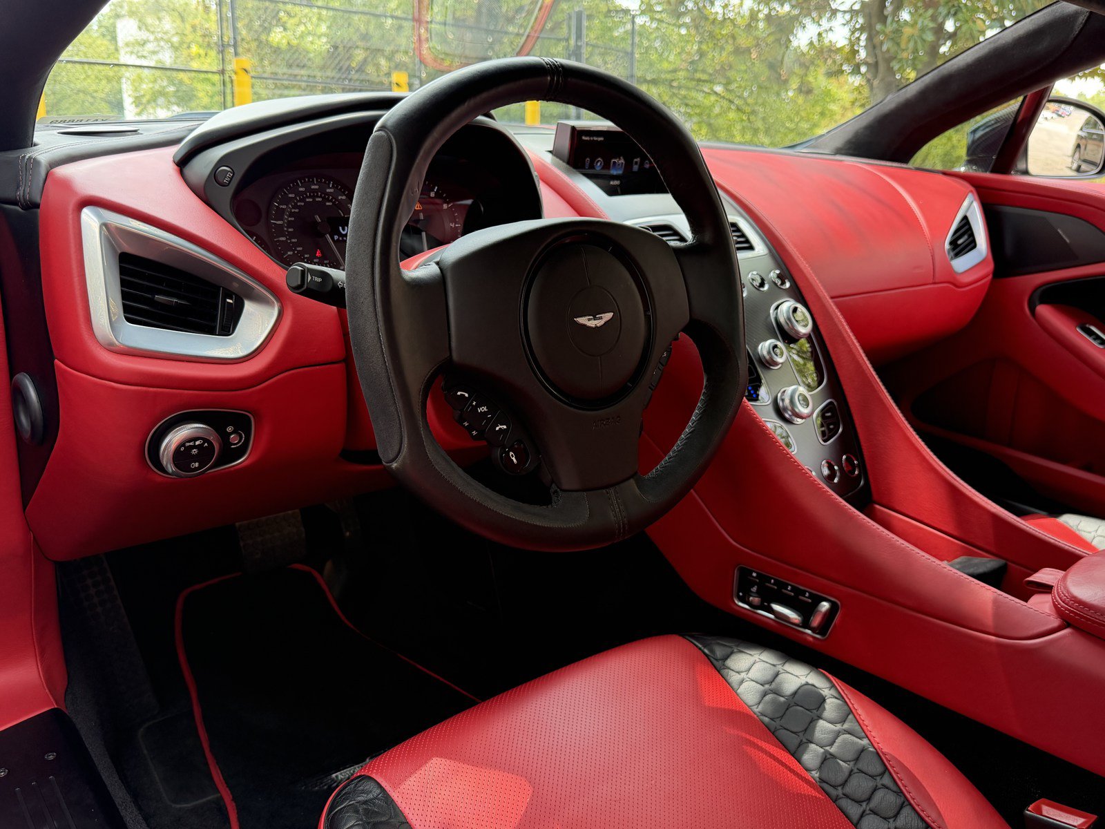 Used 2014 Aston Martin Vanquish Coupe RWD image 3