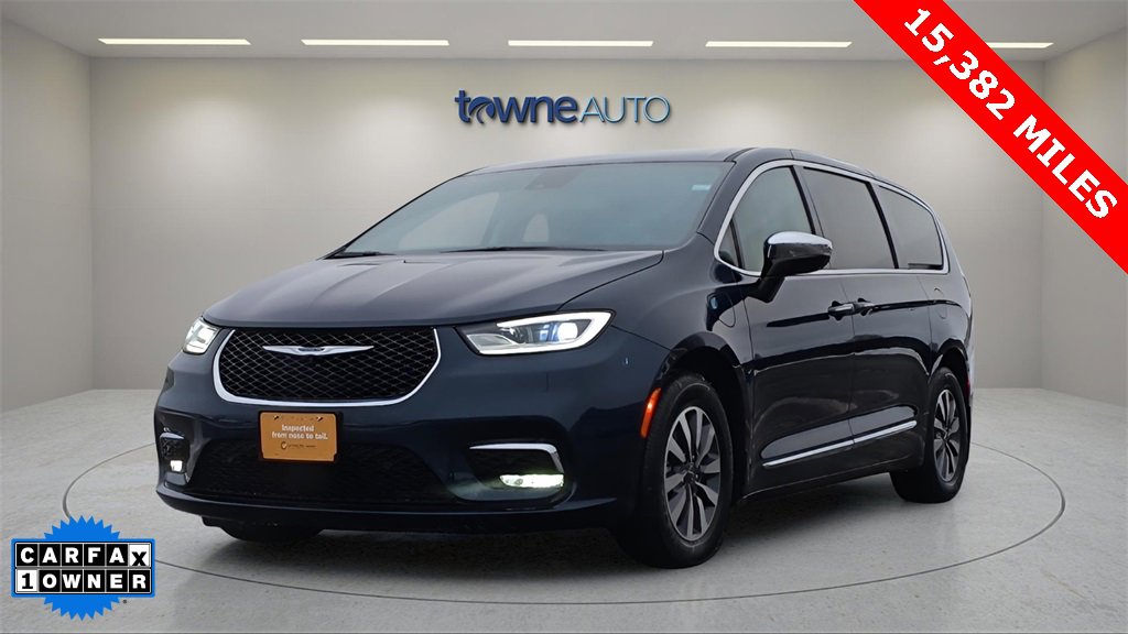 Used 2023 Chrysler Pacifica Limited image 1