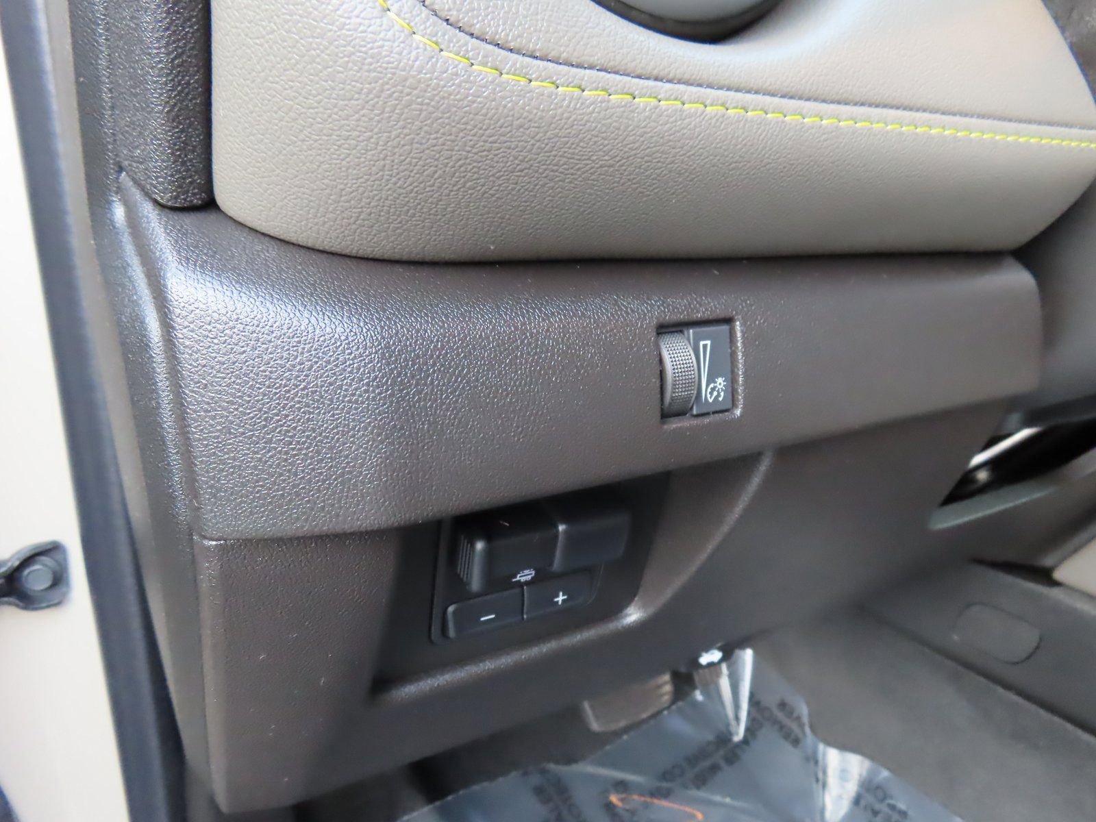 Used 2023 Chevrolet Colorado ZR2 w/ ZR2 Convenience Package III image 15