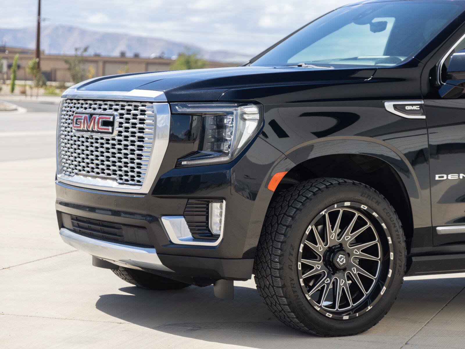 Used 2021 GMC Yukon XL Denali w/ Denali Premium Package AWD/4WD image 15