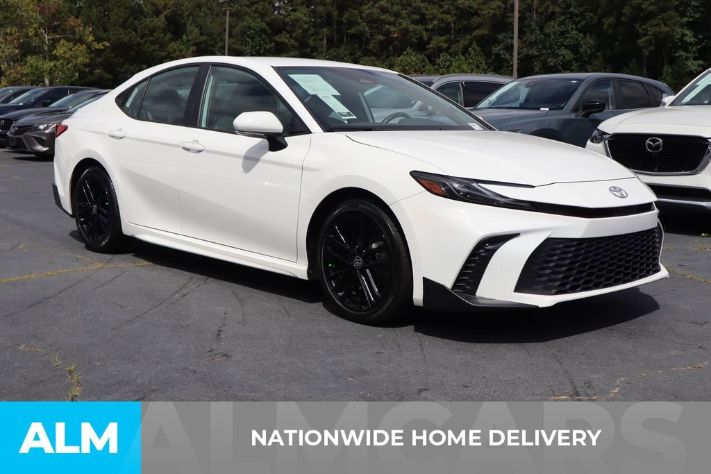 Used 2025 Toyota Camry SE image 5