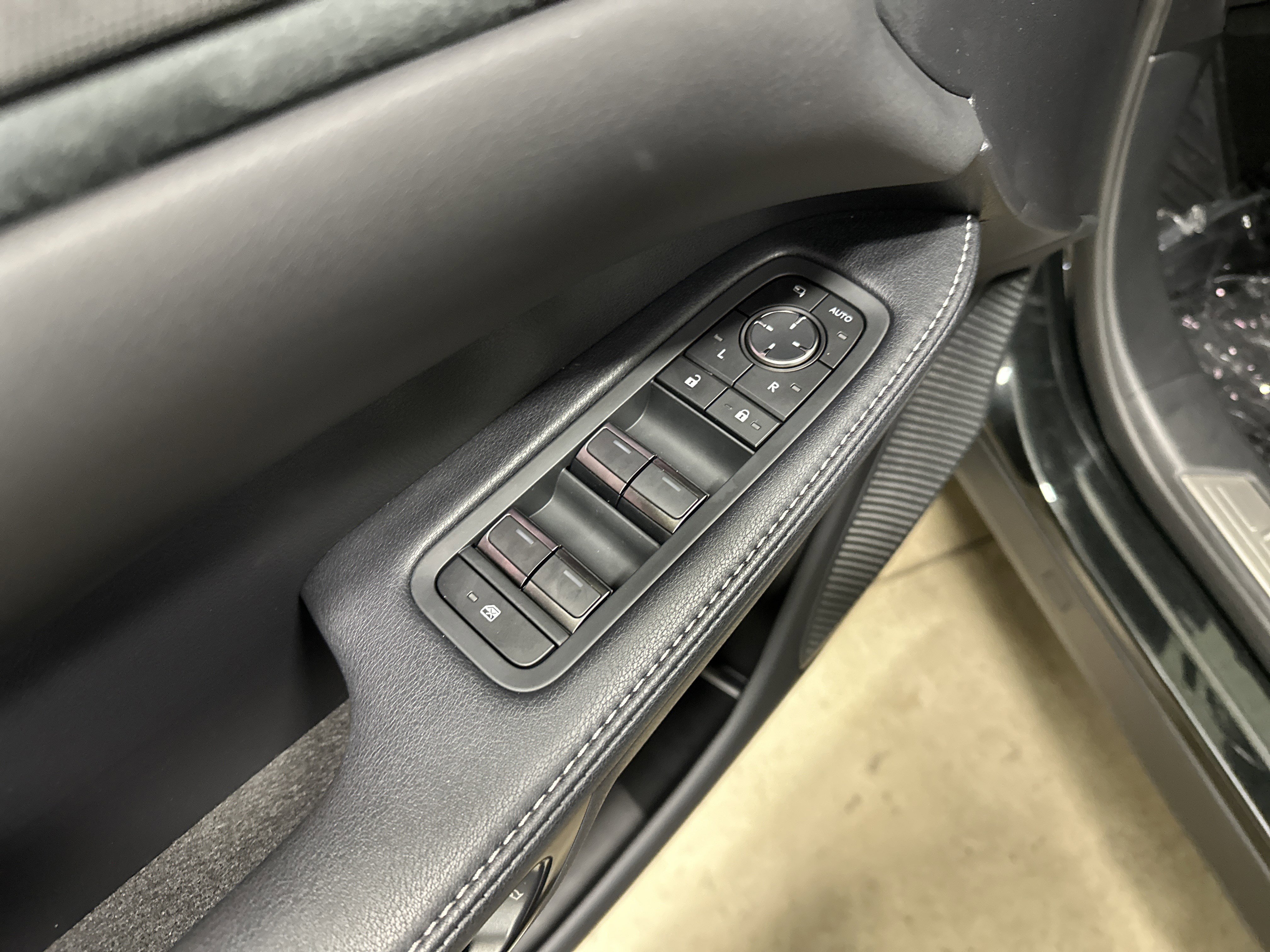 Certified 2025 Lexus RX 450h 450h+ Luxury w/ Convenience Package image 12