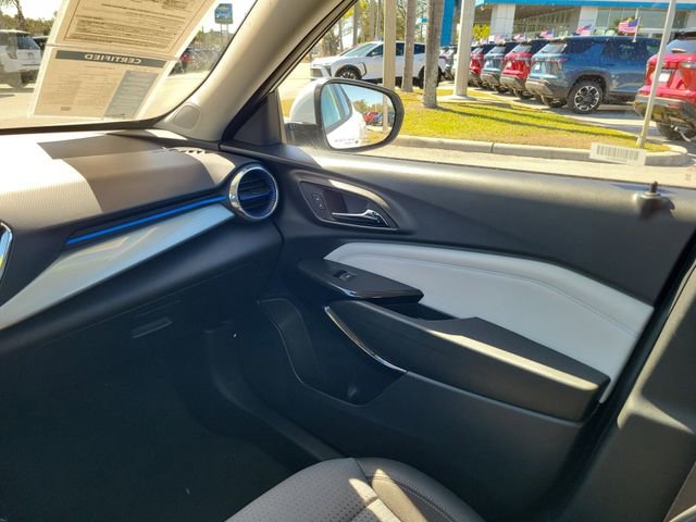 Certified 2025 Chevrolet Trax LT w/ LT Convenience Package image 12