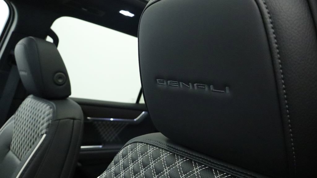 Used 2025 GMC Acadia Denali w/ Super Cruise Package image 35