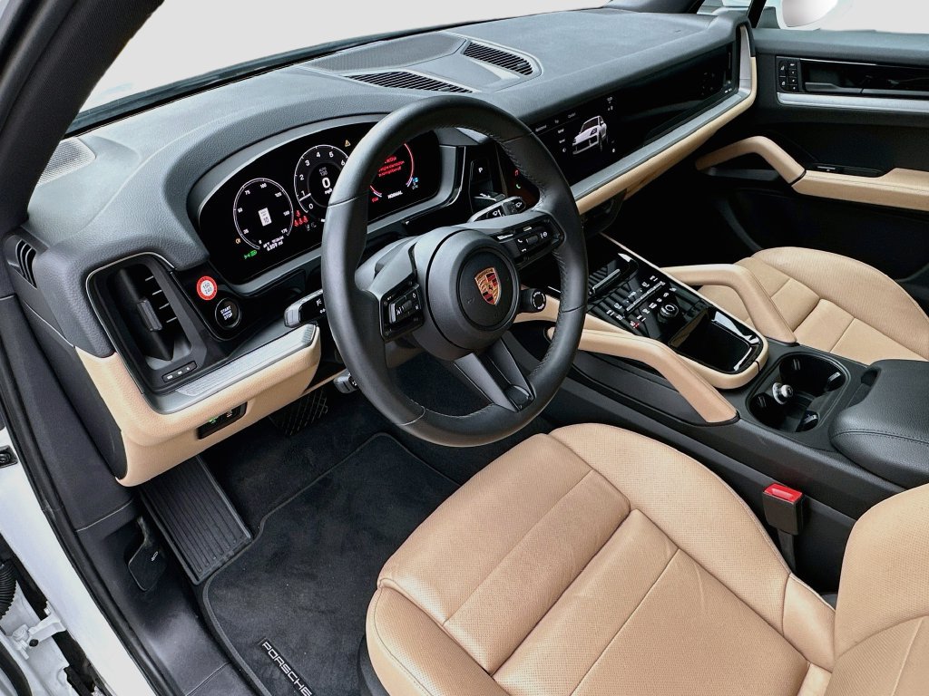 Certified 2026 Porsche Cayenne AWD/4WD image 4
